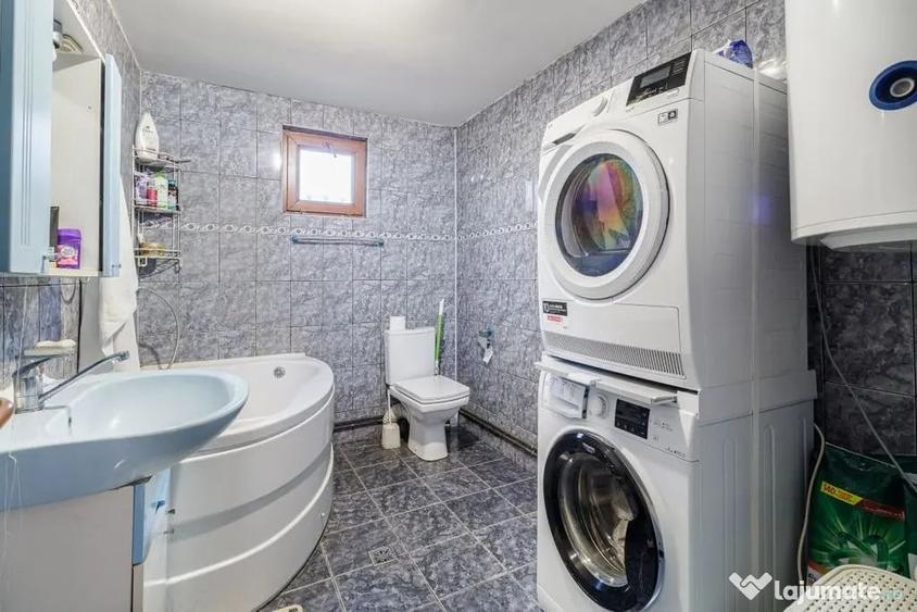Casă cu 7 camere cu Teren 2000 Mp în Periș