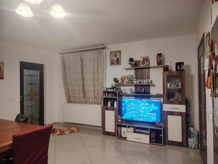 Casă individuală cu 3 camere cu Garaj în Lipănești