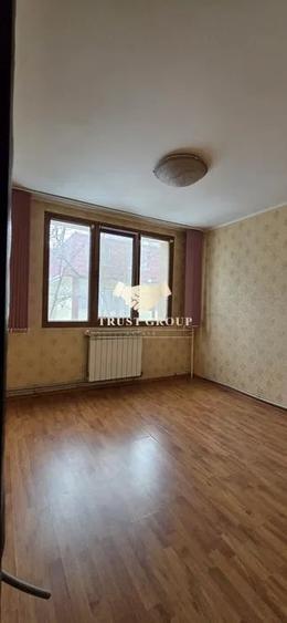 Apartament cu 3 camere decomandat în Drumul Taberei