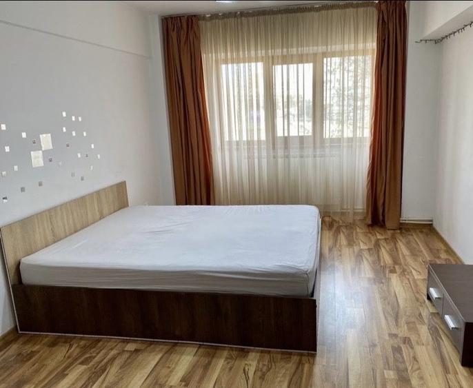 Apartament cu 2 camere decomandat în Micro 20