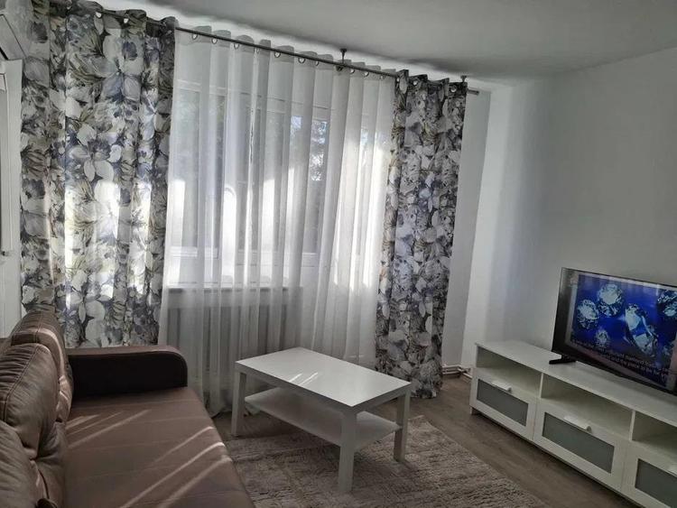 Apartament cu 2 camere semidecomandat, mobilat în Podu Roș