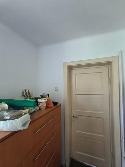 Apartament cu 3 camere semidecomandat în Cioceanu