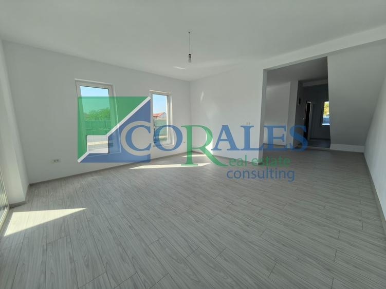 Duplex cu 4 camere cu Canalizare în Săcălaz