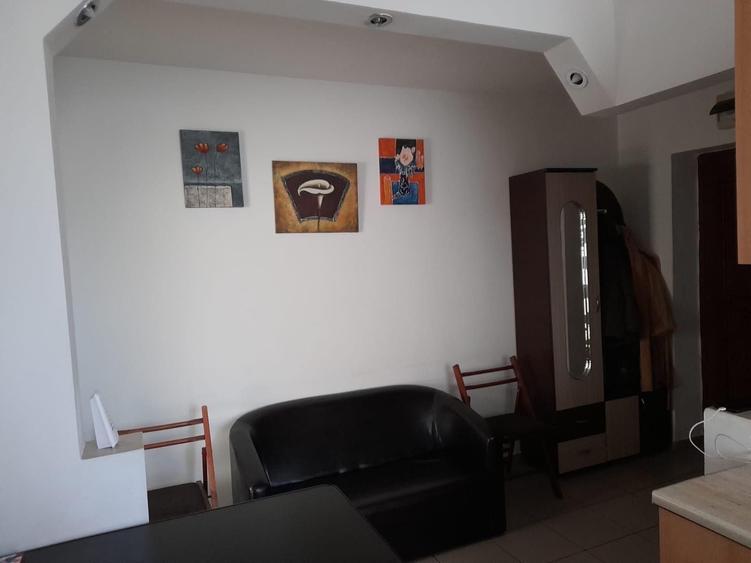Apartament cu 2 camere decomandat în Precista