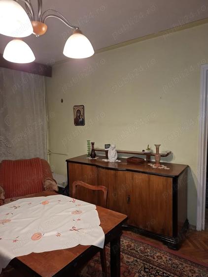 Apartament cu 3 camere semidecomandat în Bucșinescu