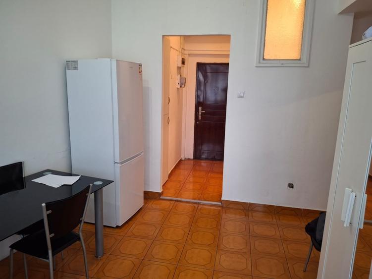 Apartament cu 2 camere semidecomandat, mobilat în Gara de Nord