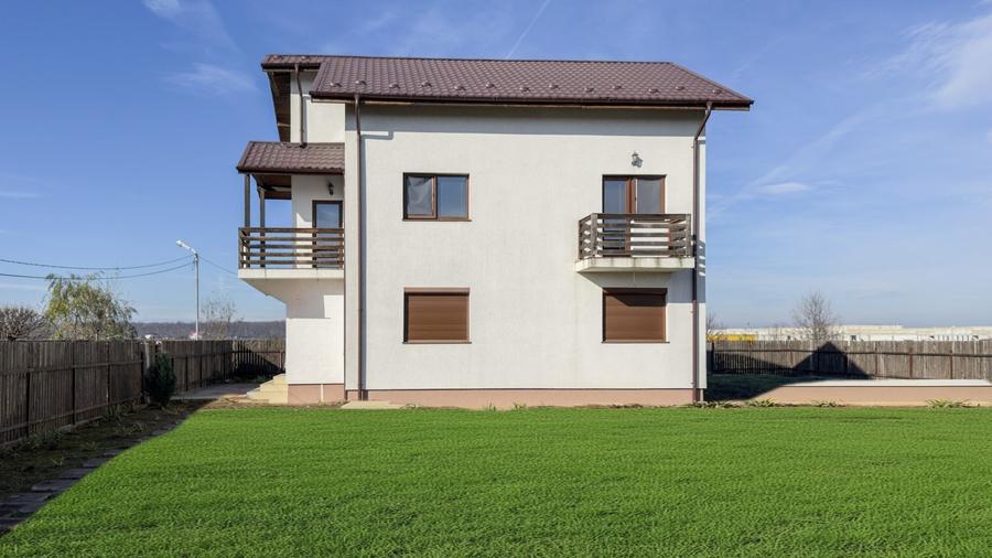 Casă individuală cu 5 camere cu Garaj în Săbăreni