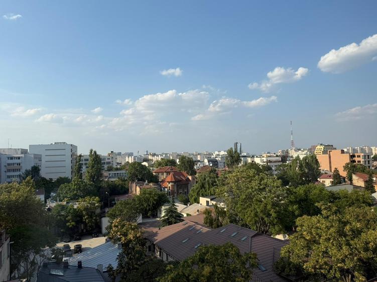 Apartament cu 2 camere semidecomandat, mobilat în Romană
