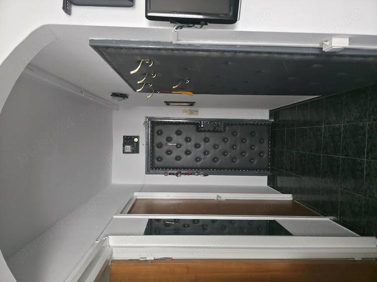 Apartament cu 3 camere semidecomandat în Centrul Civic