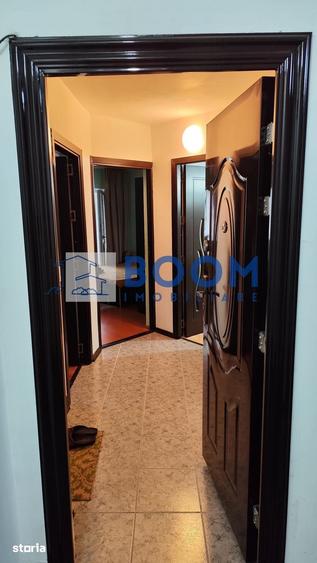 Apartament cu 3 camere semidecomandat în Ostroveni