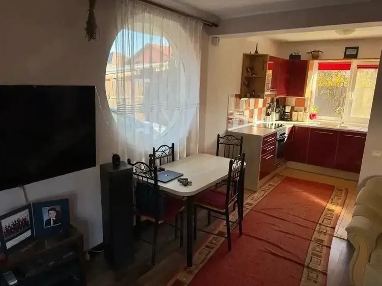 Casă cu 2 camere cu Teren 374 Mp în Central