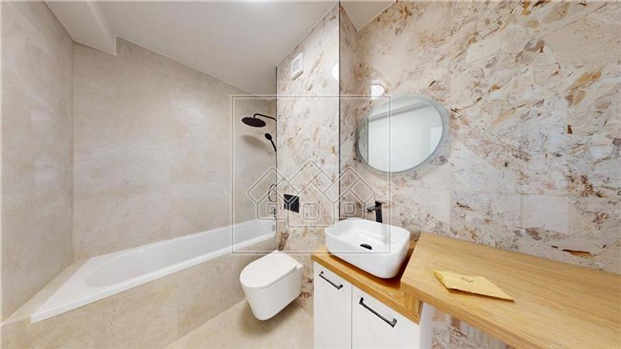 Penthouse cu 3 camere semidecomandat în Exterior Vest