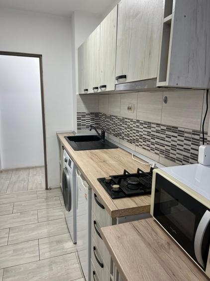 Apartament cu 3 camere semidecomandat în Drumul Taberei
