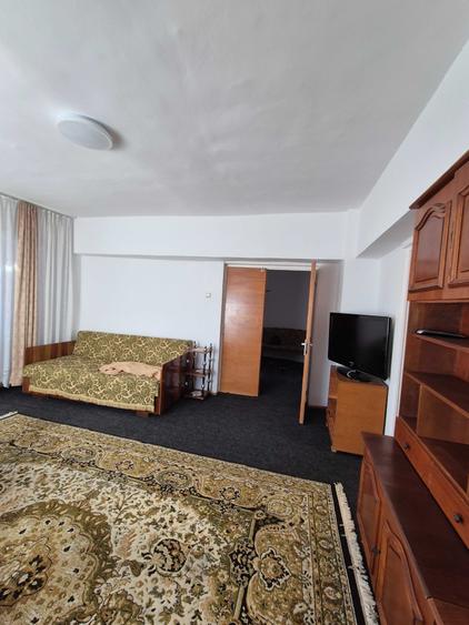 Apartament cu 2 camere semidecomandat în Centrul Civic