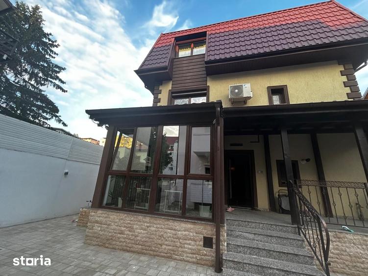 Casă cu 6 camere cu Teren 469 Mp în Băneasa