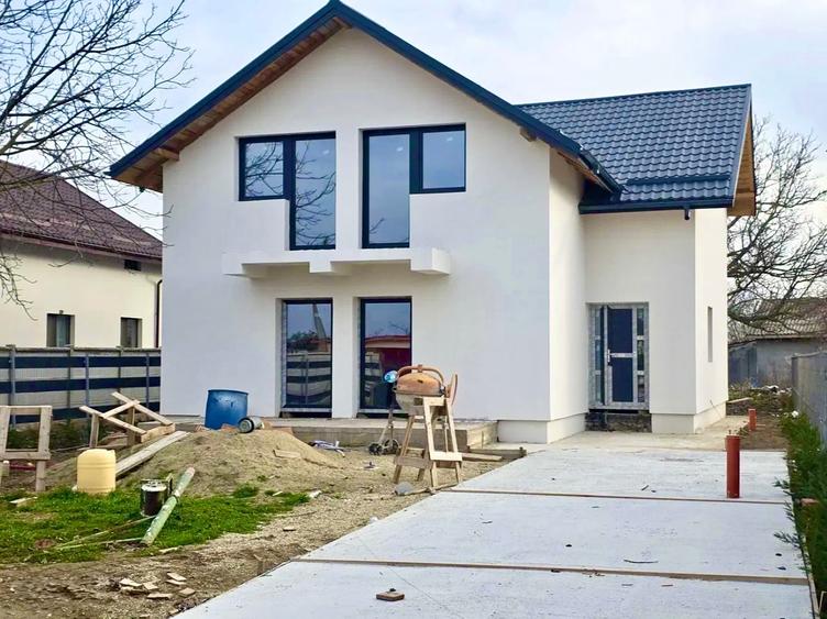 Casă individuală cu 4 camere cu Teren 700 Mp în Căciulați