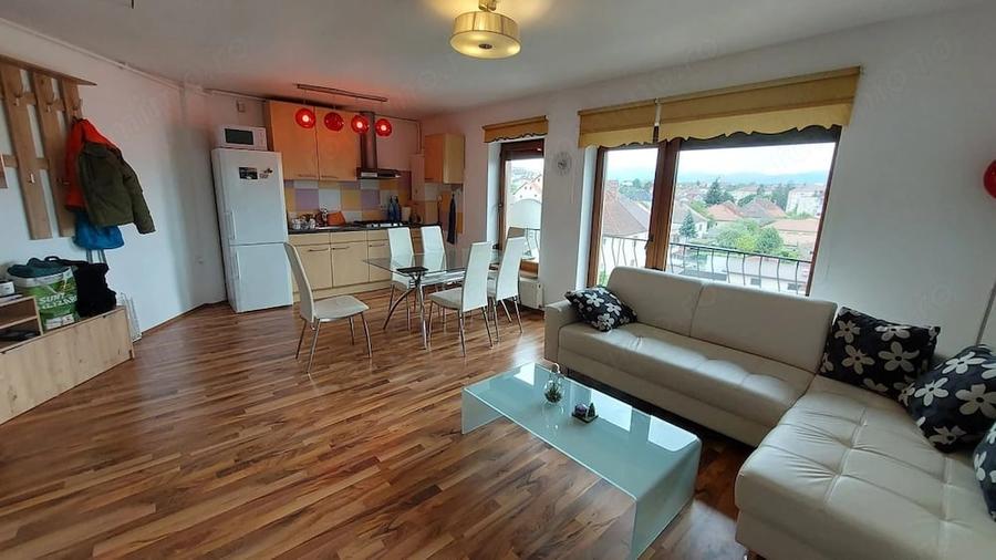 Apartament cu 3 camere decomandat în Ștrand