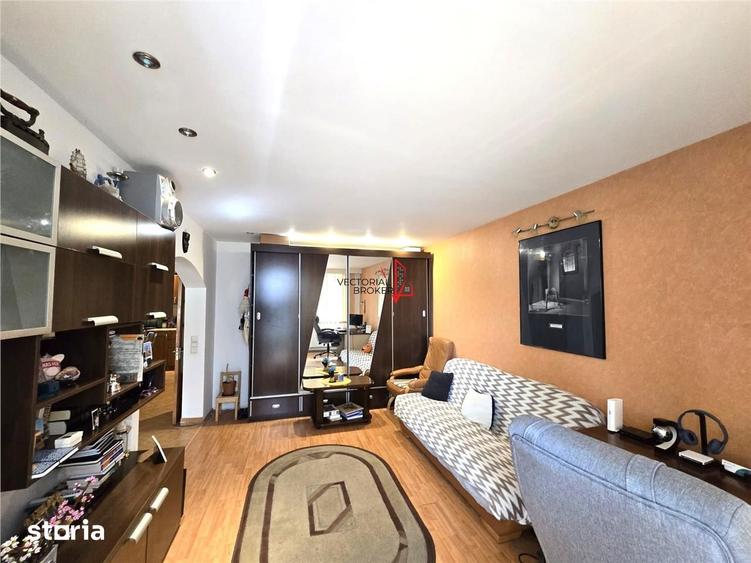 Apartament cu 3 camere decomandat, mobilat în Tei