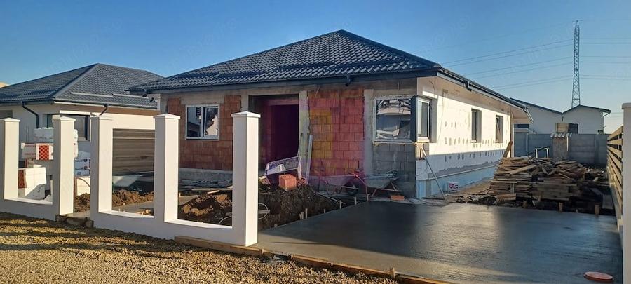 Casă cu 4 camere cu Teren 478 Mp în Săbăreni
