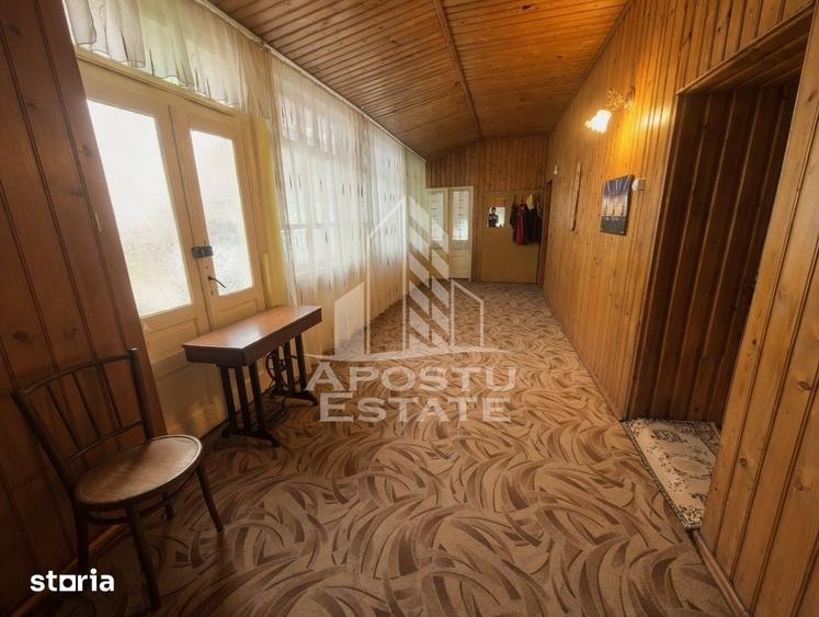 Casă cu 5 camere cu Teren 1450 Mp în Central