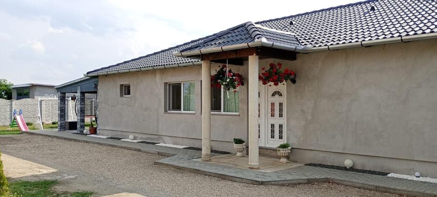 Casă cu 4 camere în Felnac