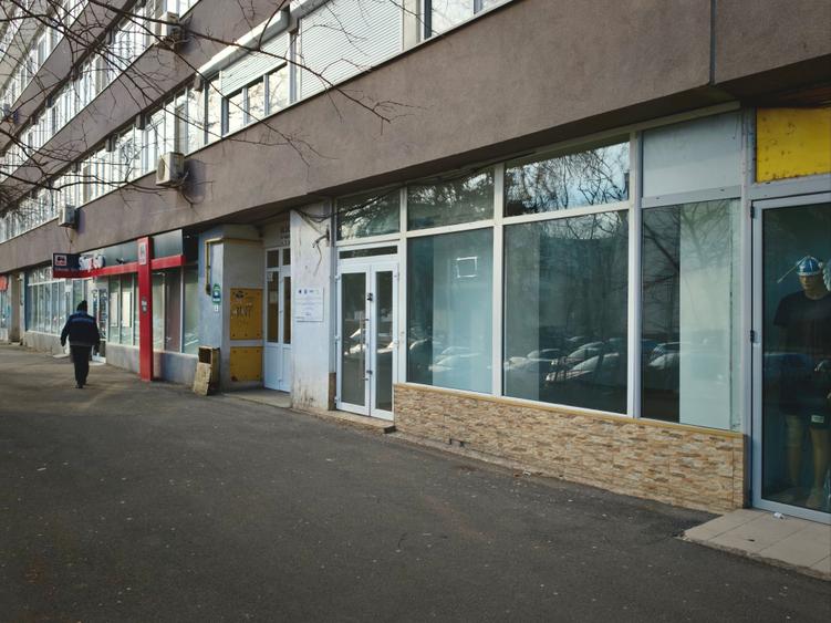 Spațiu comercial, de 71.599998474121 mp, în Valea Ialomiței
