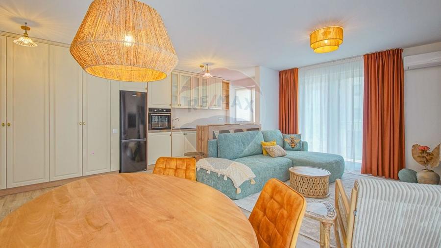 Apartament cu 2 camere semidecomandat, mobilat în Tractorul