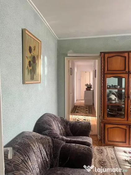 Apartament cu 4 camere semidecomandat în Crihala