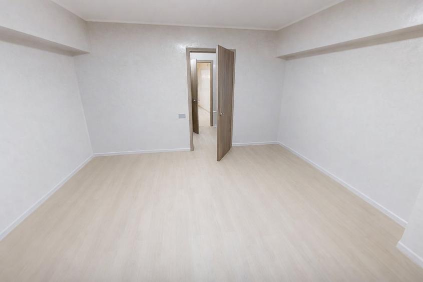 Apartament cu 4 camere decomandat în Capitol
