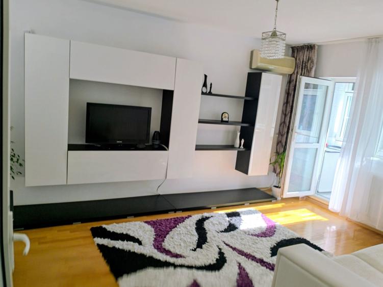 Apartament cu 4 camere decomandat în Obor