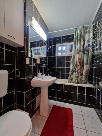 Apartament cu 3 camere semidecomandat în Titan