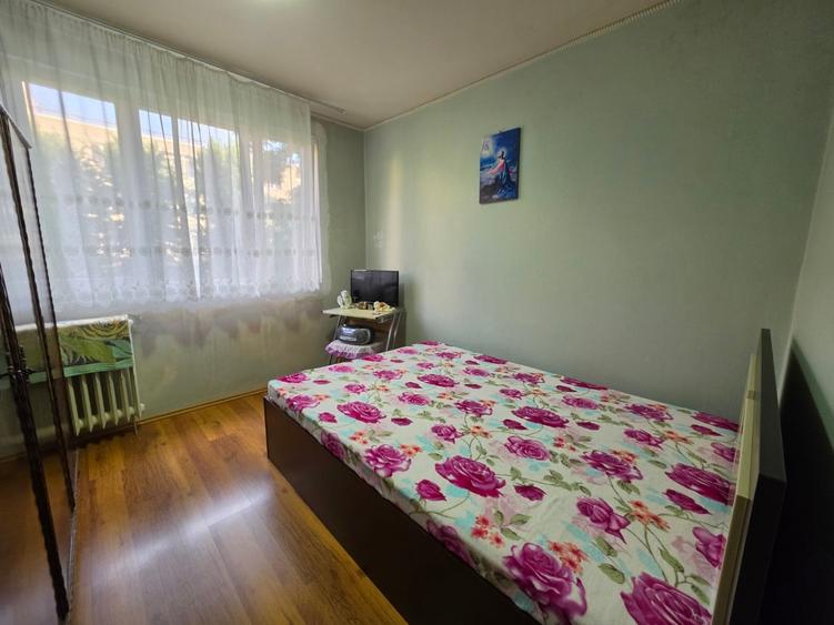 Apartament cu 3 camere decomandat în Titan