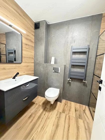 Apartament cu 3 camere semidecomandat în Florești