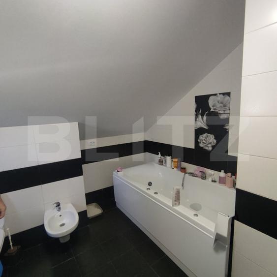 Casă individuală cu 5 camere cu Canalizare în Copou