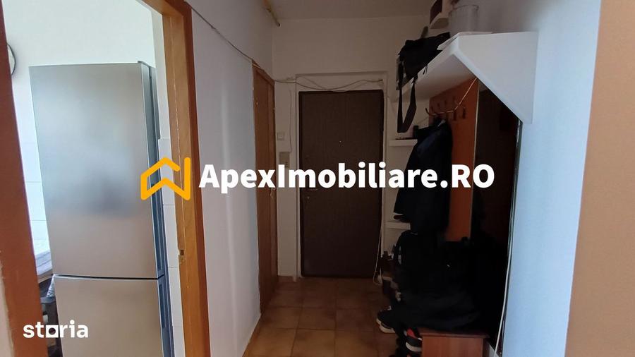 Apartament cu 3 camere decomandat, mobilat în Berceni