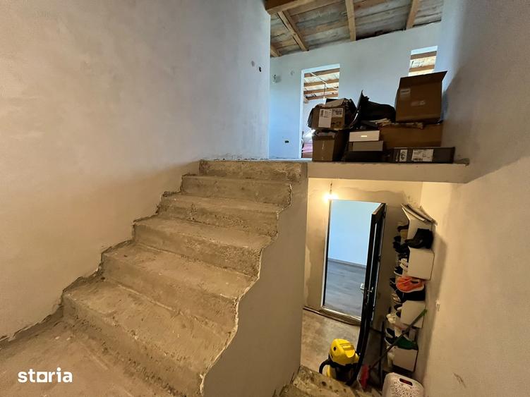 Casă cu 6 camere cu Teren 2200 Mp în Central