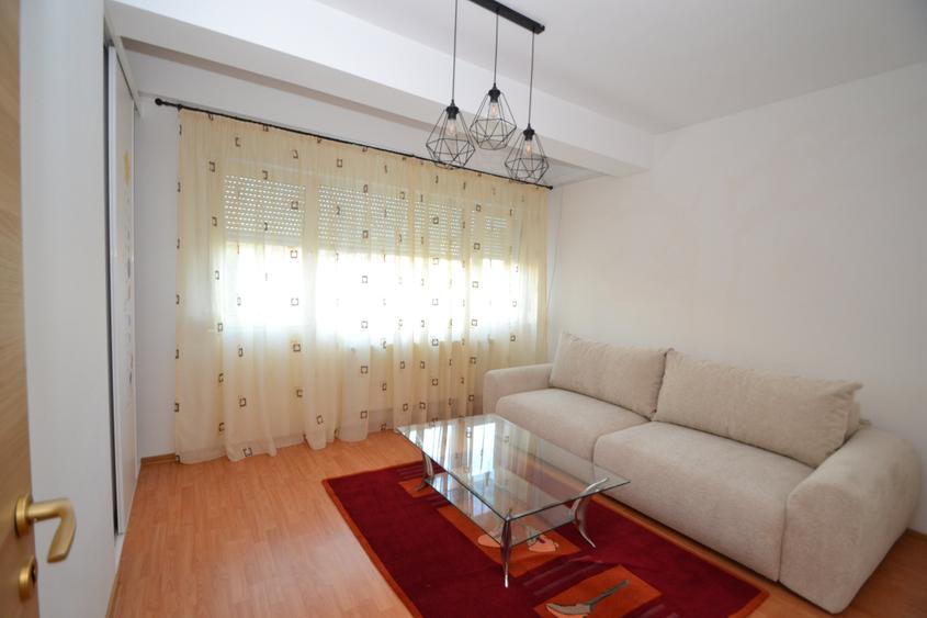 Apartament cu 3 camere decomandat în Torontalului