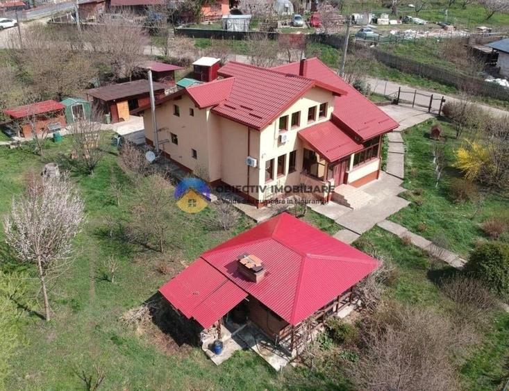 Casă cu 4 camere cu Teren 8807 Mp în Gura Văii