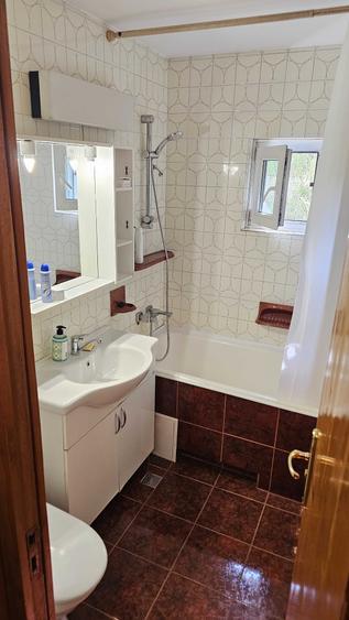 Apartament cu 4 camere decomandat în Zorilor