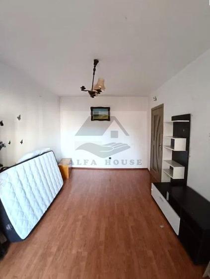 Apartament cu 3 camere decomandat în Răcădău