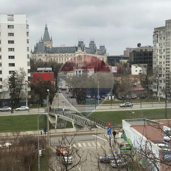 Apartament cu 3 camere semidecomandat în Podu Roș
