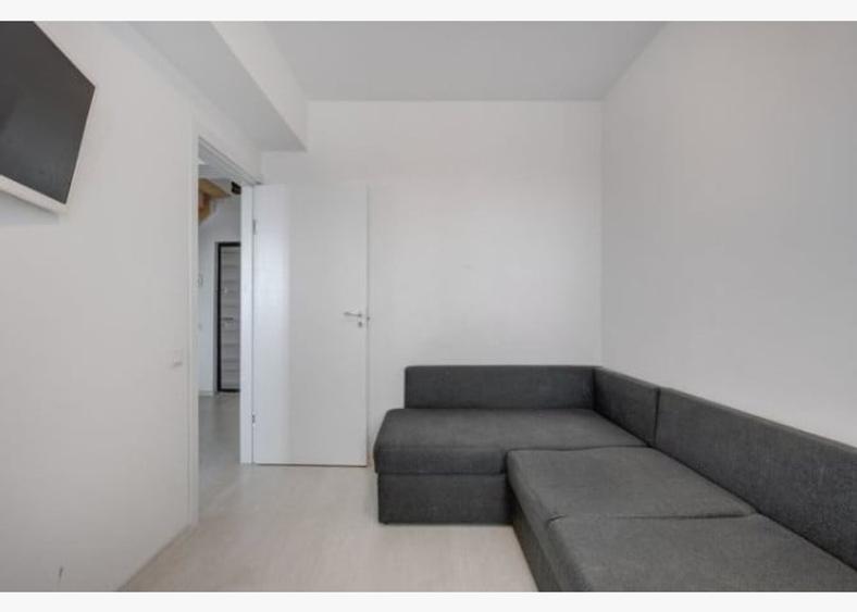 Apartament cu 3 camere semidecomandat în Bragadiru