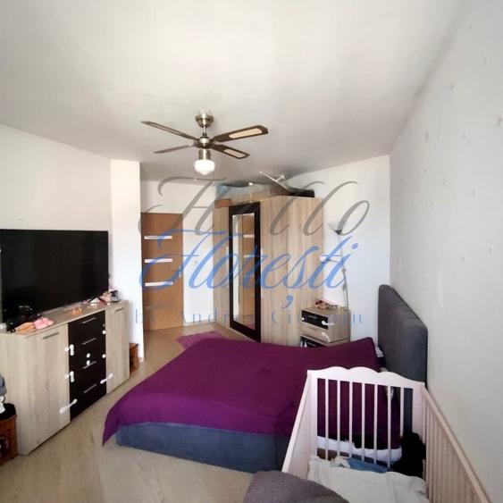 Apartament cu 3 camere semidecomandat în Florești