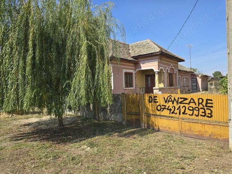 Casă cu 5 camere în Giubega