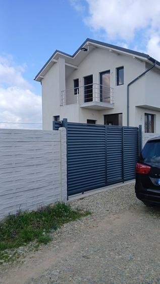 Casă cu 4 camere în Exterior Vest
