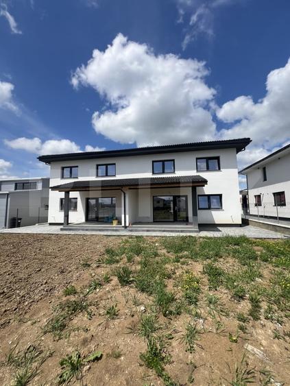 Duplex cu 4 camere cu Canalizare în Cetății