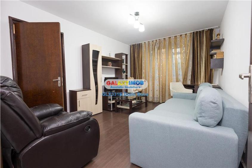 Apartament cu 3 camere semidecomandat în Tei