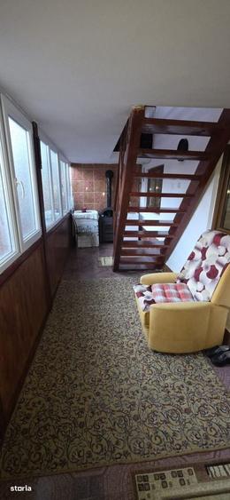 Casă cu 4 camere decomandat în Central