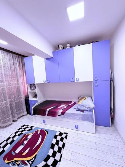 Apartament cu 3 camere semidecomandat în Obcini