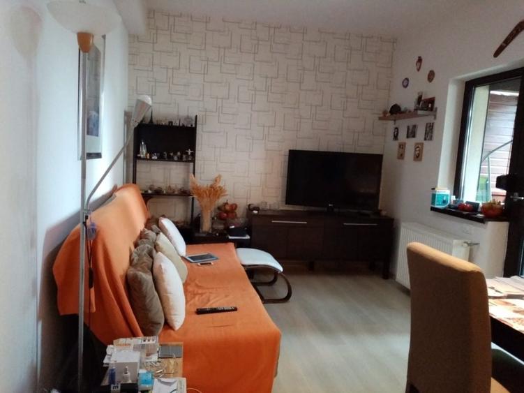 Apartament cu 4 camere în Roșu